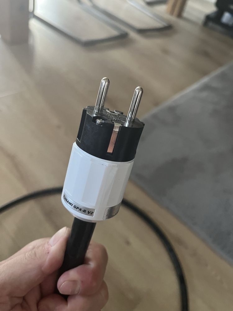 Kabel zasilający Oyaide Tunami GPX-R V1