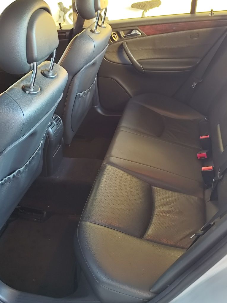 Mercedes C320 218cvs GPL 157mil KMS reais