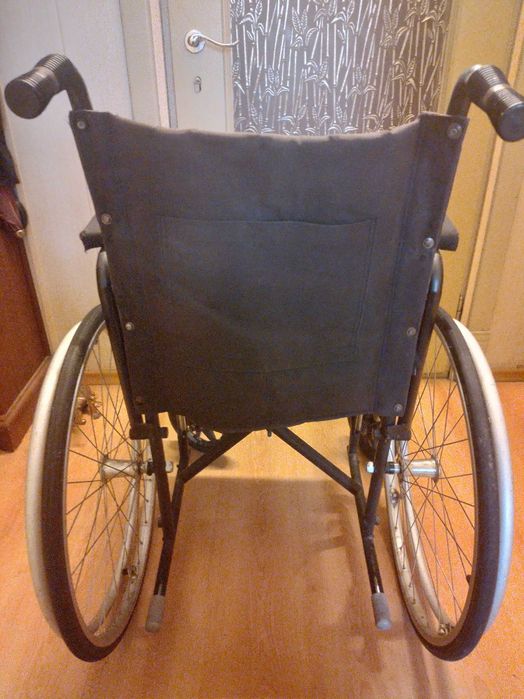 Инвалидная коляска складная  (44cм)