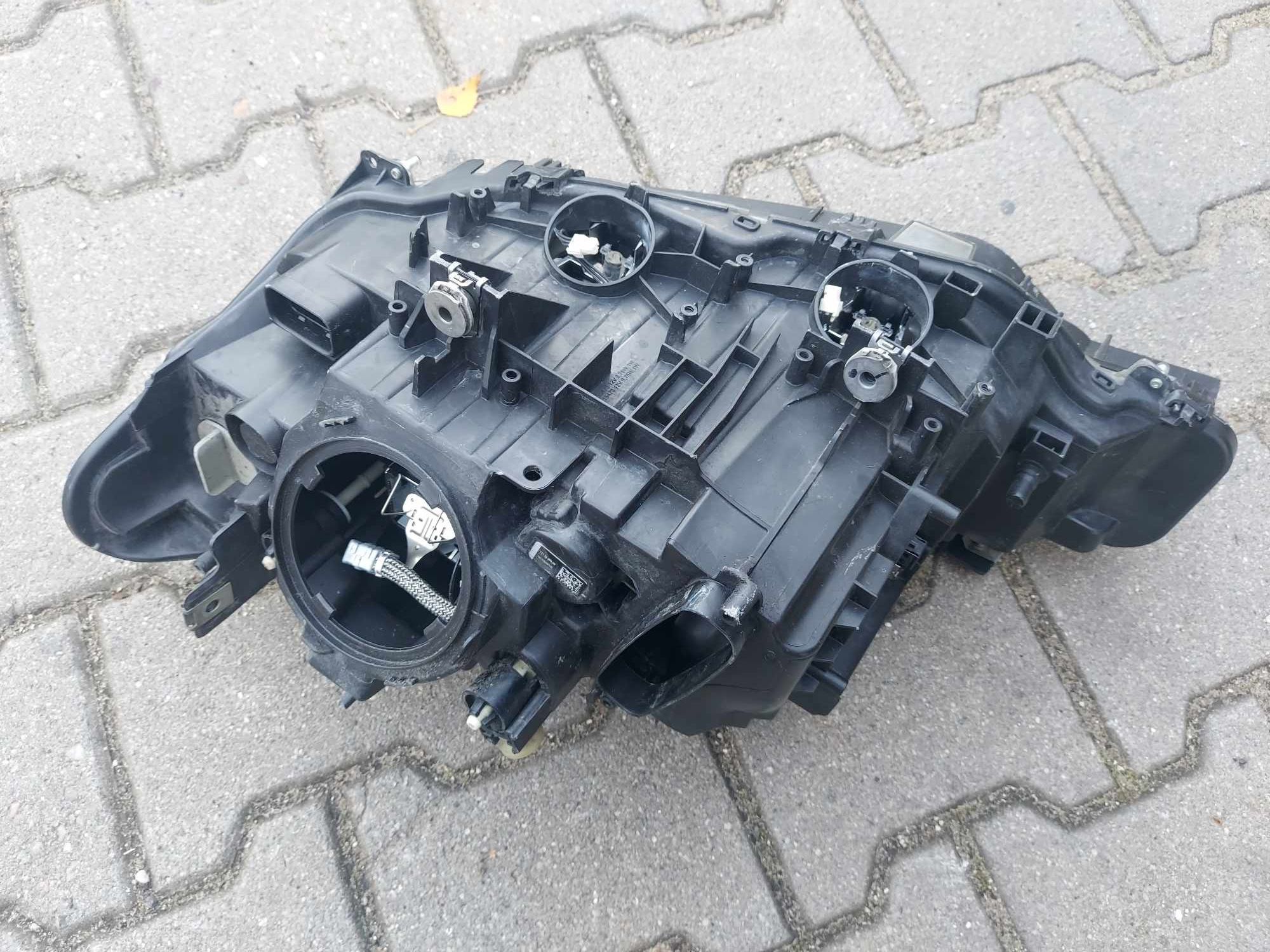 Lampa reflektor BMW F30 F31 xenon skrętna dynamic USA prawa