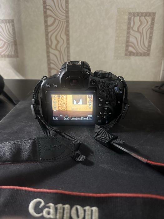 Canon EOS 800D + 18-55mm kit