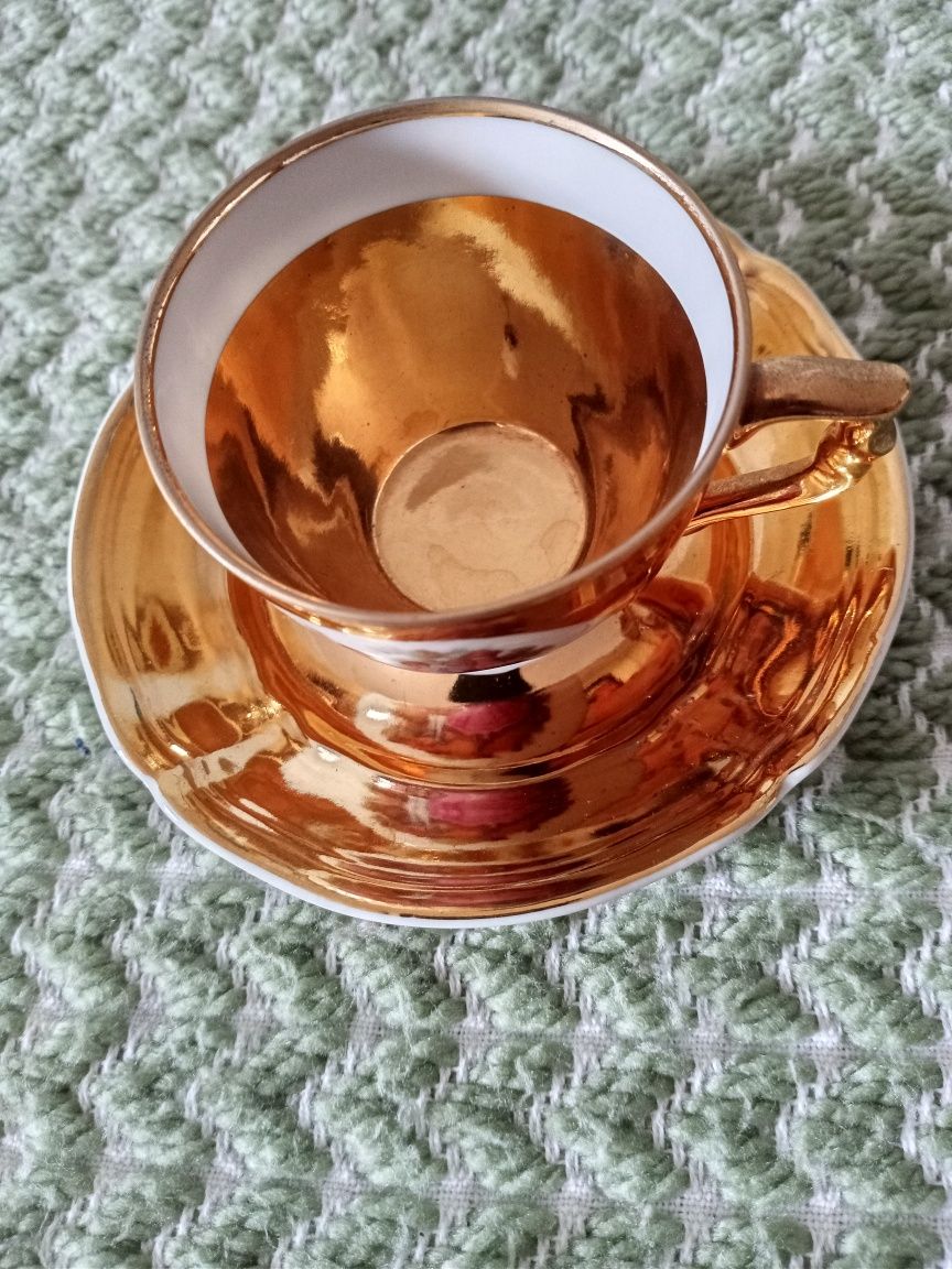 Chávena e pires vista alegre dourada de coleção