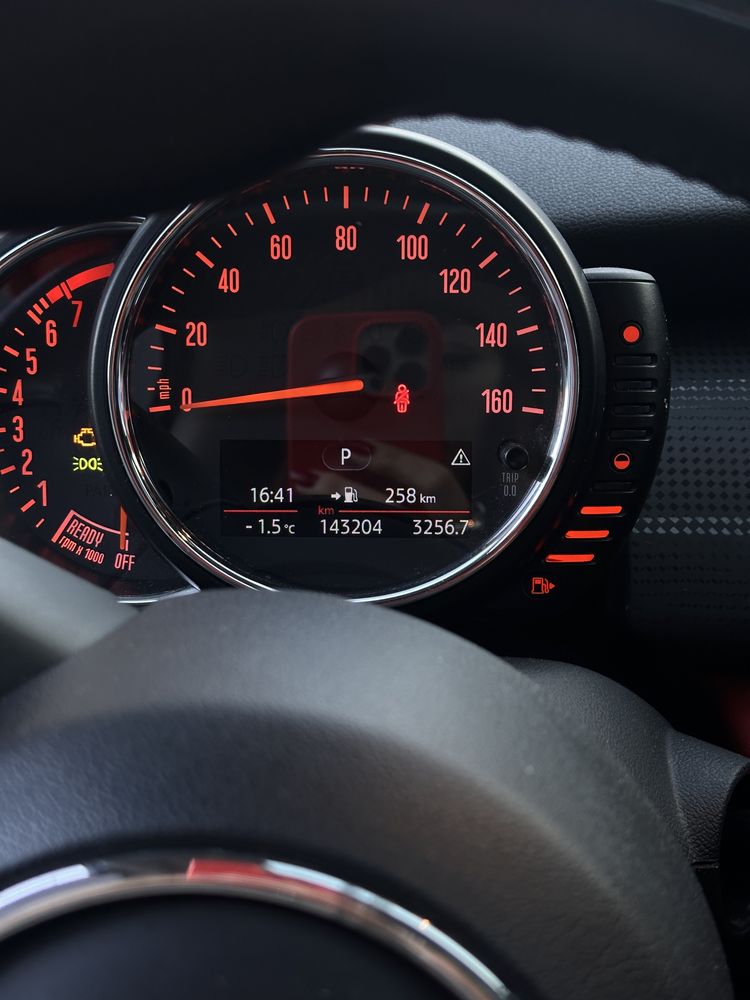 Mini Cooper hatch з панорамним дахом
