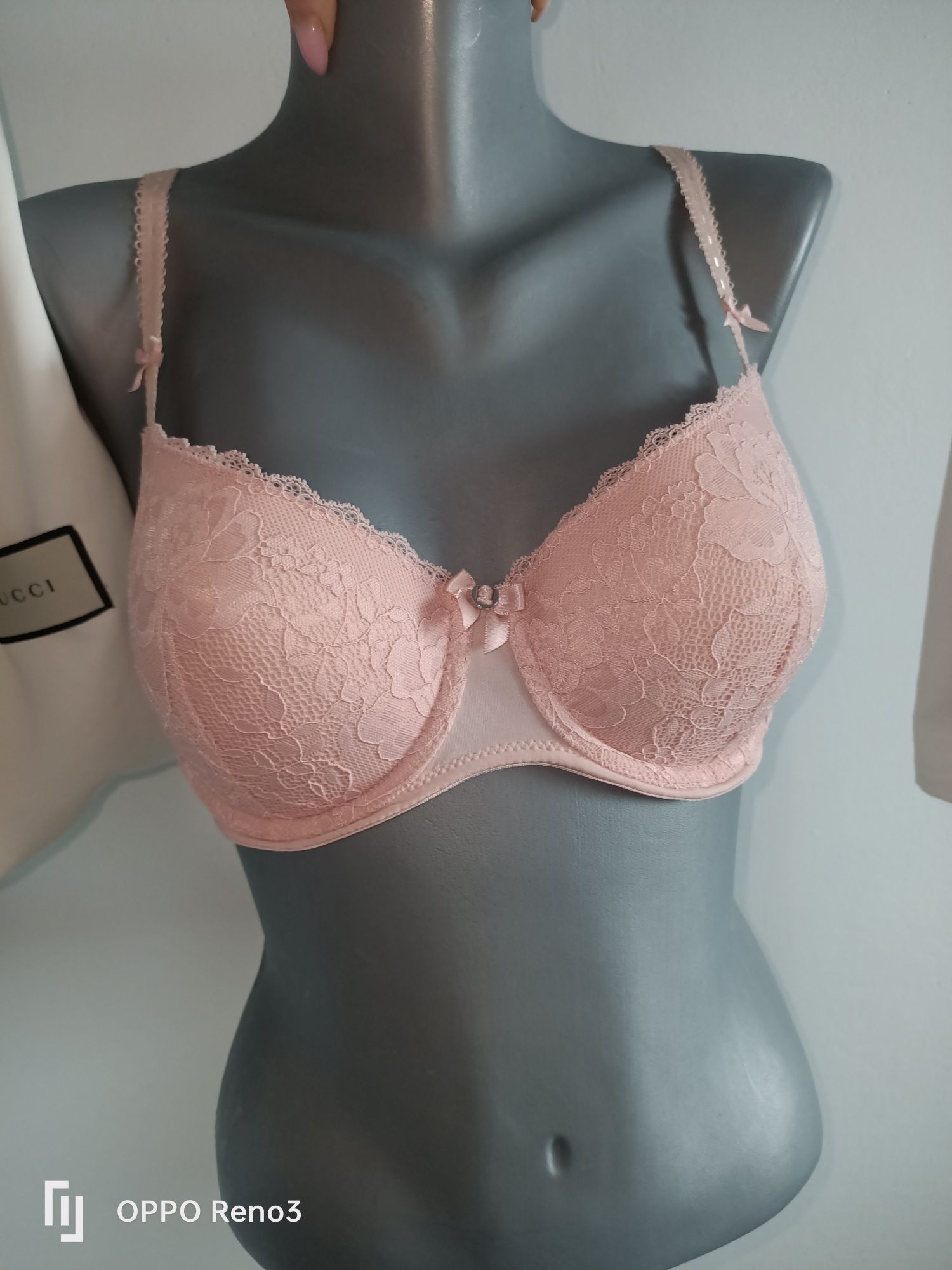 Markowy biustonosz modelujący Hunkemöller r 70B usztywniany fiszbinami