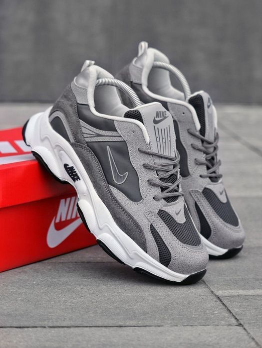 Кросівки Nike
• Розміри: 40(25,5 см), 41(26 см), 42(26,5 см), 43(27,5