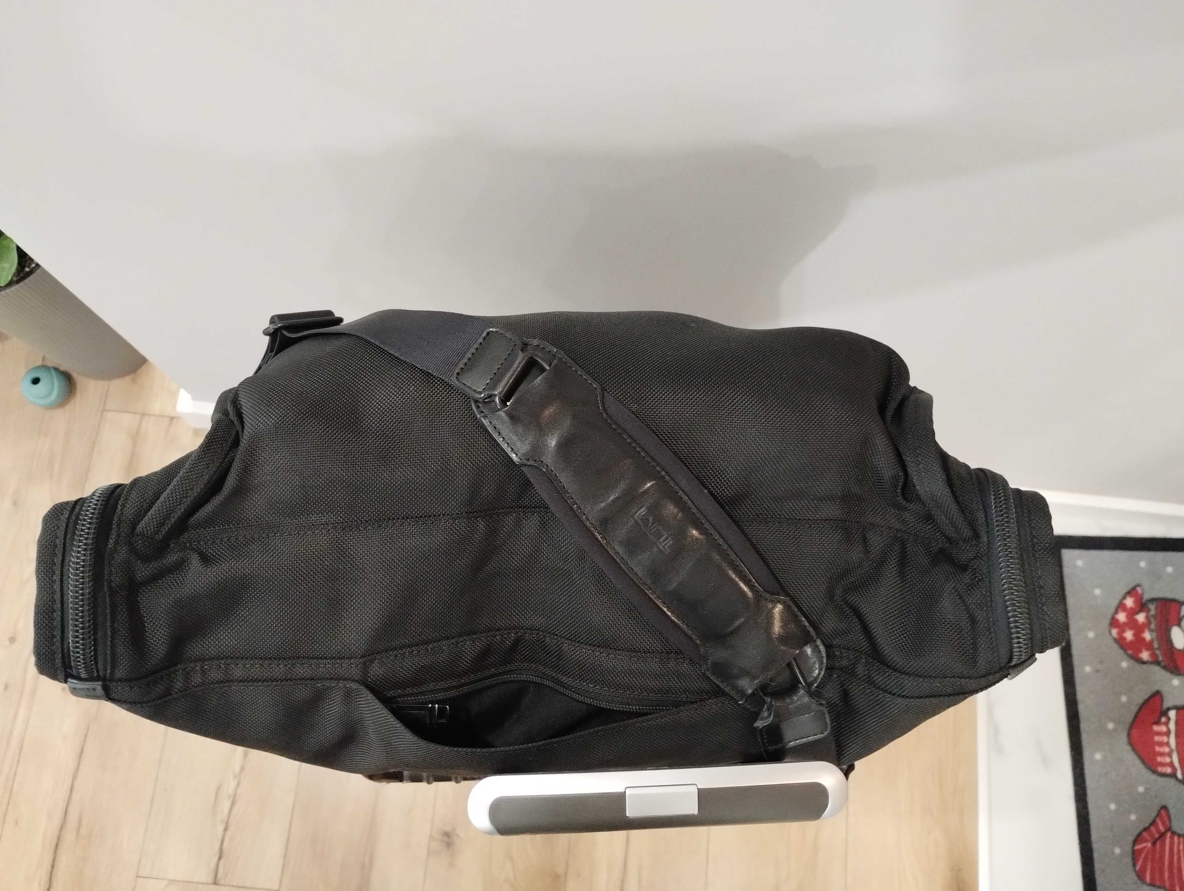 Tumi -torba na garnitur laptopa
