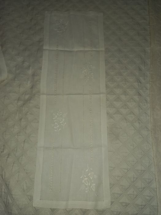 Panos de linho bordados