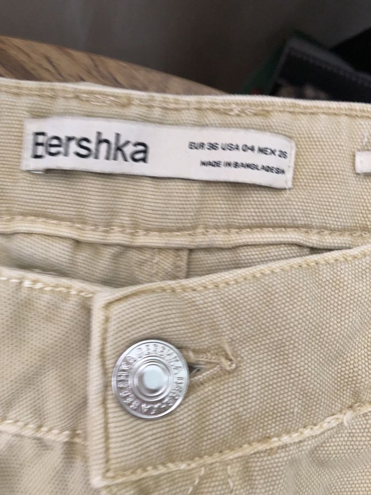 Актуальні джинси bershka
