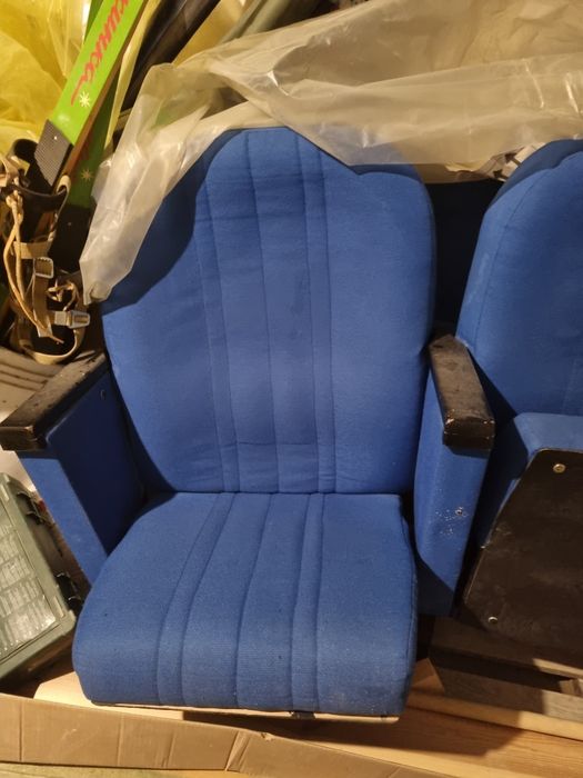 Fotele teatralne z Teatru Dramatycznego im. Aleksandra Węgierki