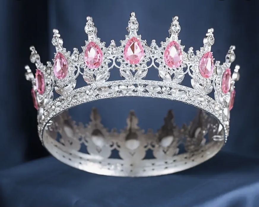 Корона на свято або на торт.