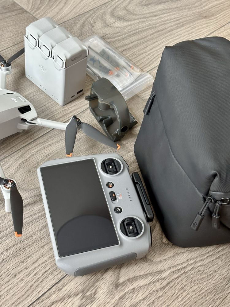 Dron DJI Mini 4 Pro Fly More Combo DJI Care Refresh gwarancja