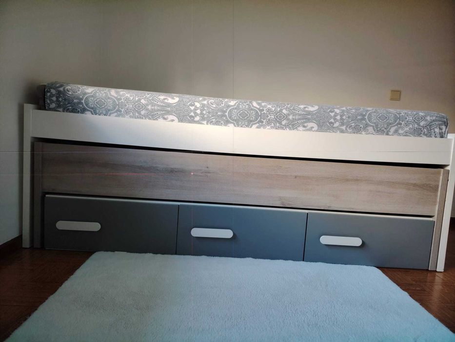 Cama dupla de solteiro