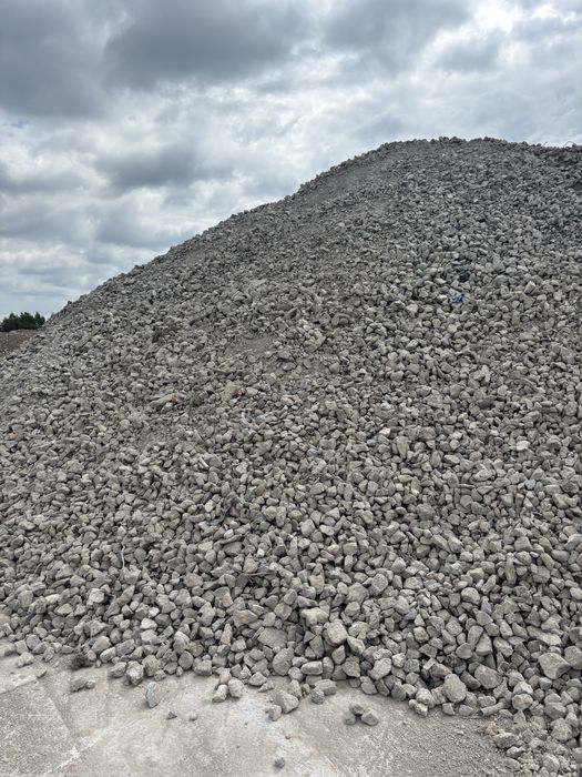 Gruz kruszony, piasek zasypowy, ziemia