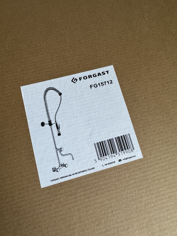 Bateria ścienna ze spryskiwaczem i wylewką | FORGAST FG15712