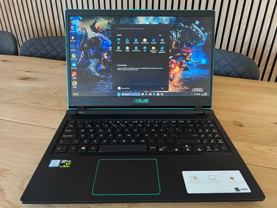 Portátil Asus X560U Core i5 8th, 16Gb Ram, disco SSD M.2, Windows 11