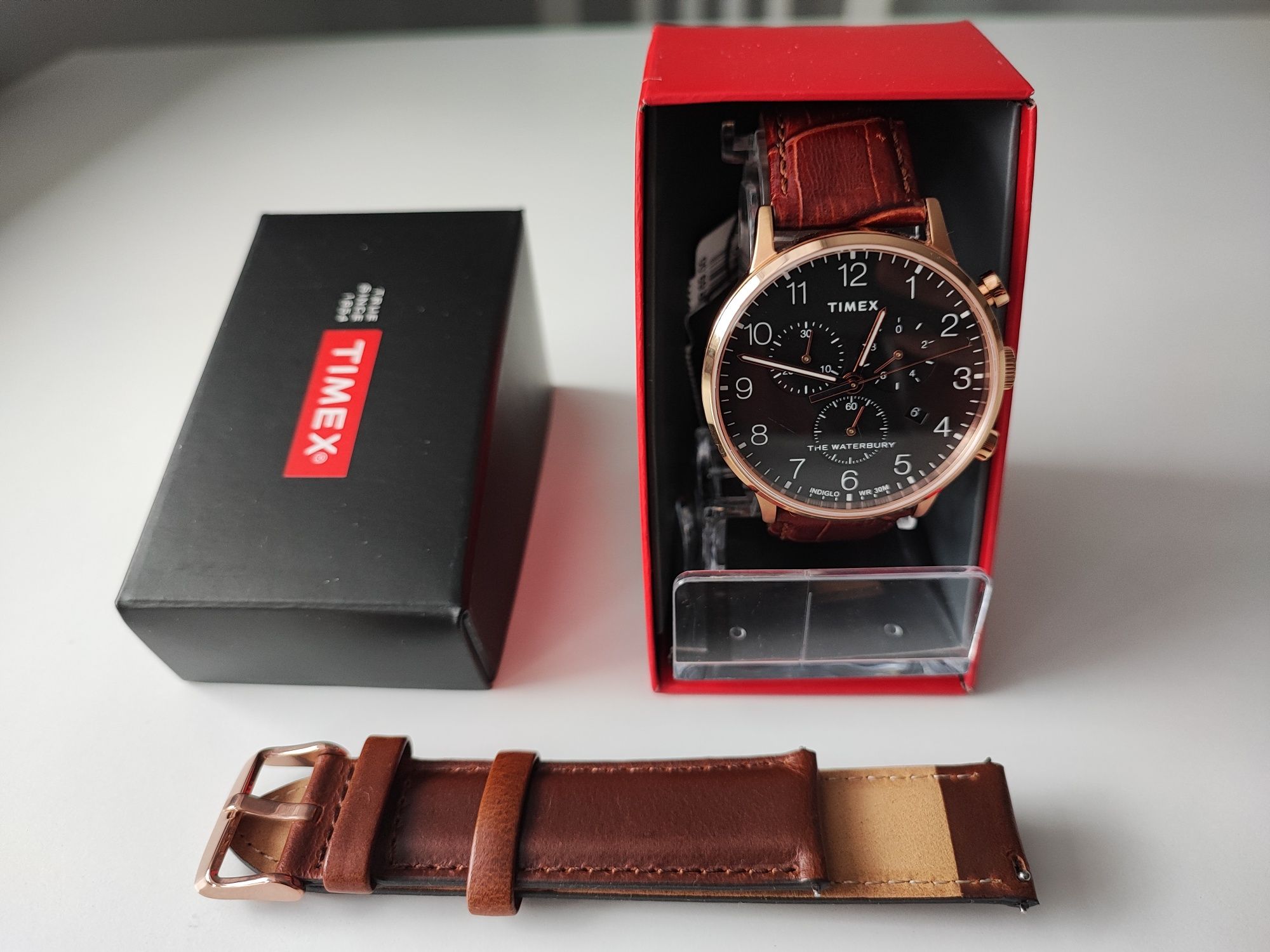 TIMEX Waterbury czarny/złoty chronograf TW2R71600