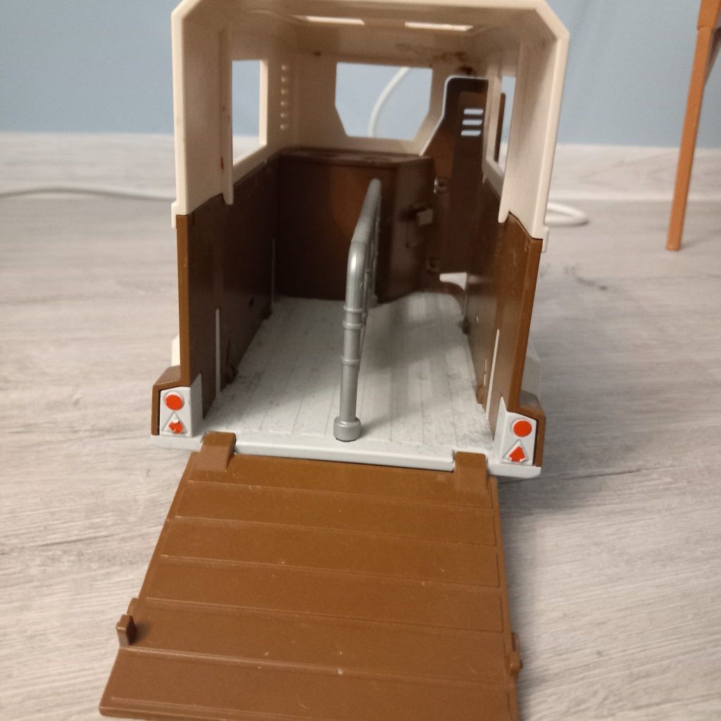 Schleich przyczepa do przewozu koni