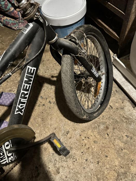 Bicicleta a precisar de restauração