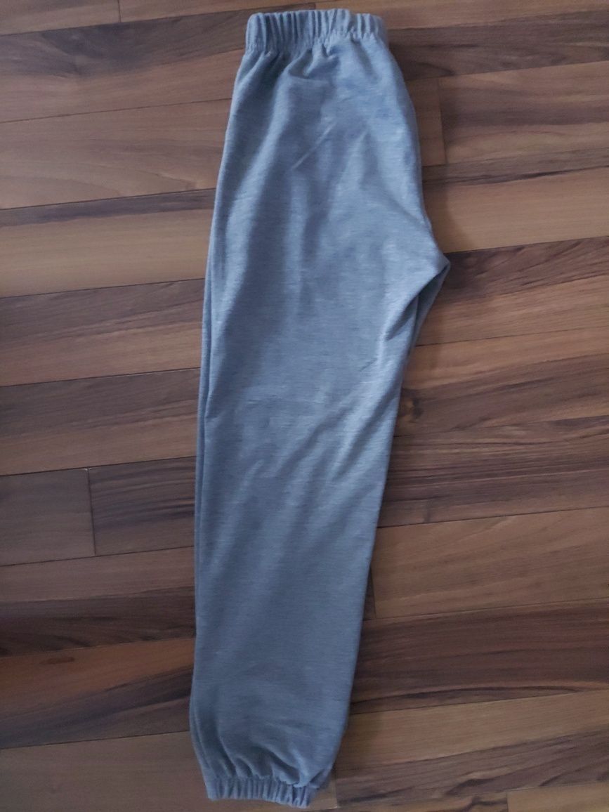 Spodnie dresowe 146cm