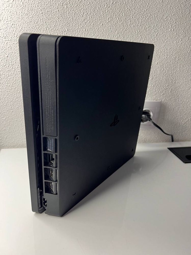 Продам PS 4 Slim 512 gb + геймпад