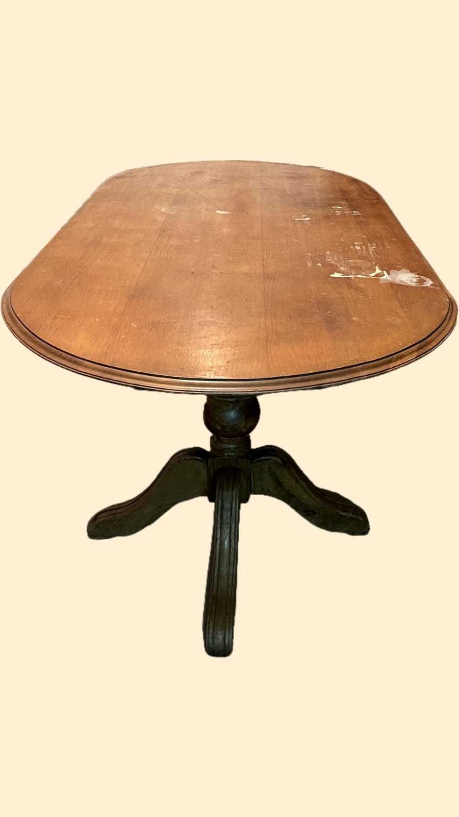 Mesa de madeira com 6 cadeiras