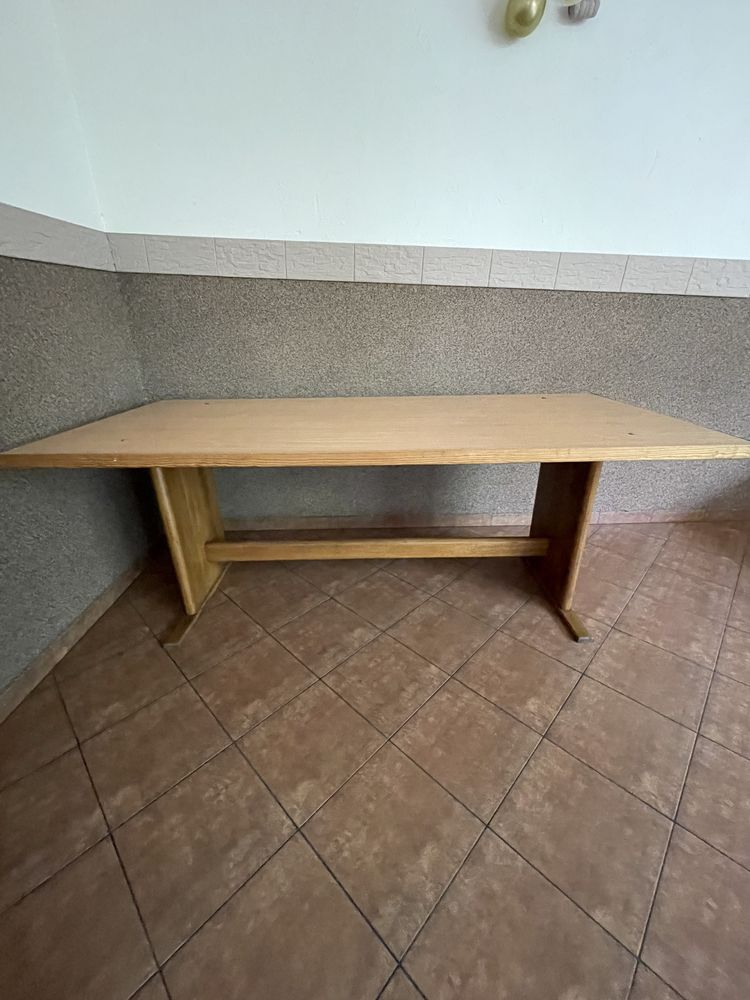 Stoly  różnych rozmiarów