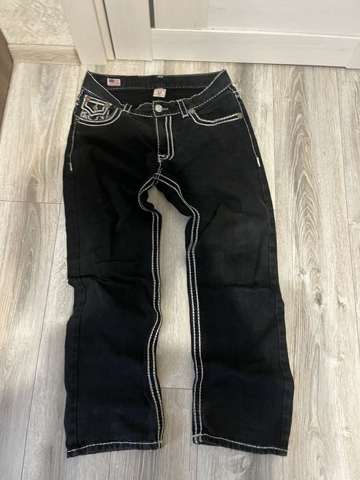 черные джинсы true religion