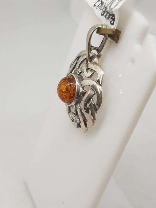 Srebrny wisiorek z bursztynem srebro  925