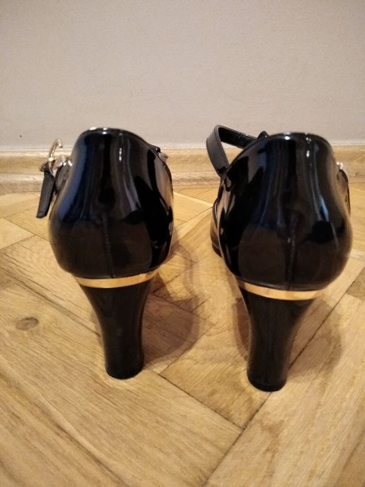 Eleganckie lakierki na obcasie r. 39