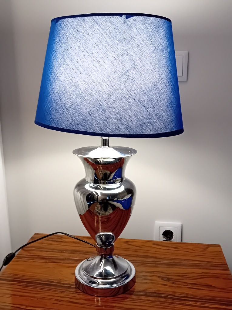 Candeeiro de mesa prateado