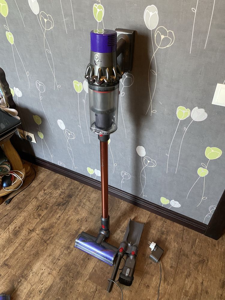 Пылесос аккумуляторный Dyson V10
