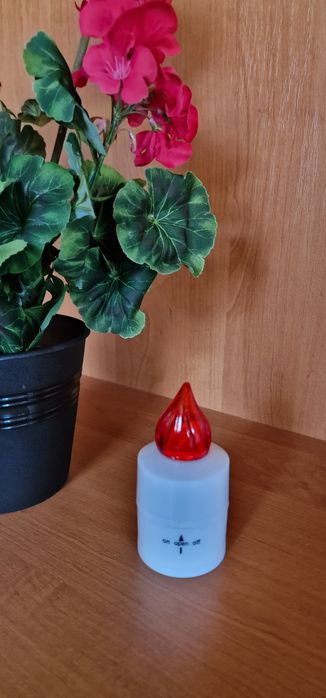 Duży wkład elektryczny do znicza kolor czerwony