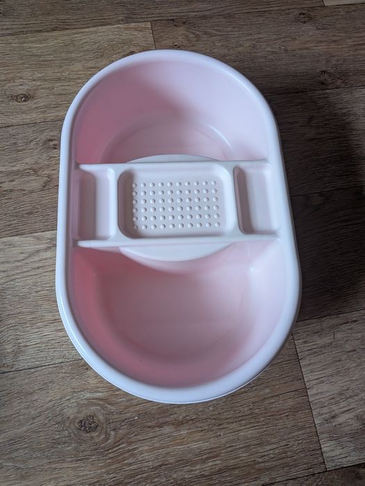 Миска, ванночка призначена для гігієнічних процедур новонароджених