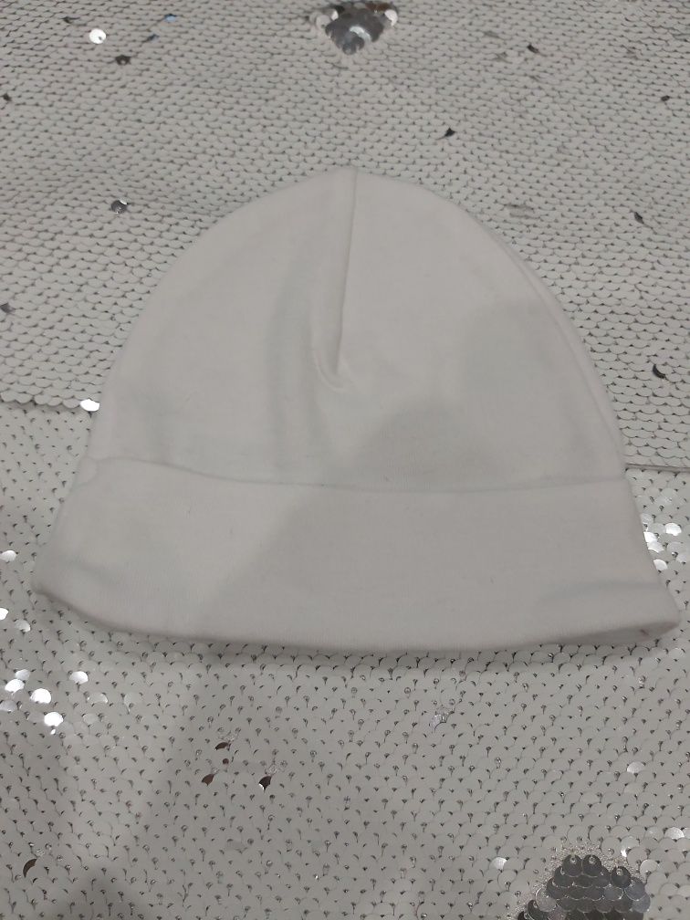 Piekna biała czapka ze SMYKA Cool Club  74 cm NOWA.
