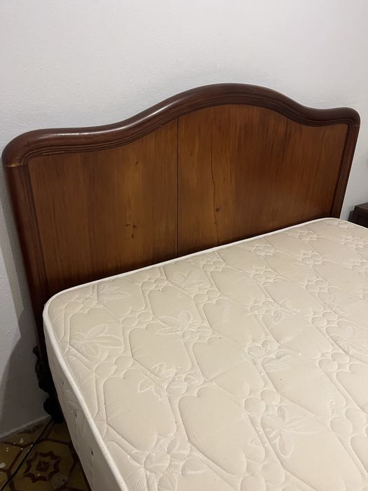 Cama de casal com colchao ortopedico