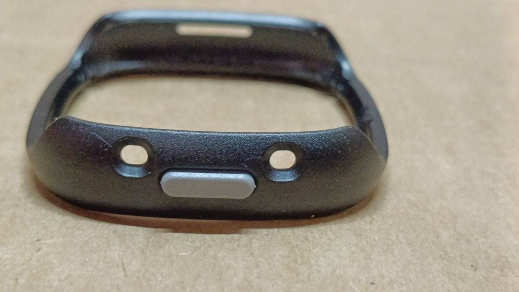OtterBox Całodzienne etui na zegarek Fitbit Versa 4