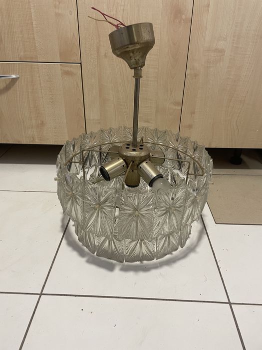 Продам хрустальные люстры.