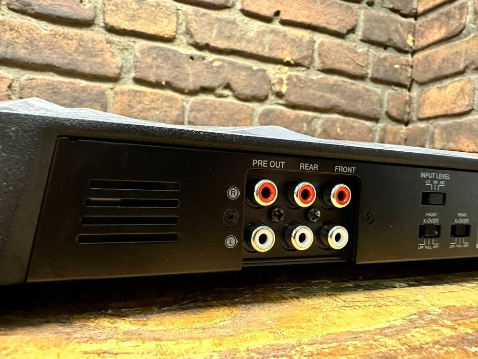 Wzmacniacz  JBL CLUB 704