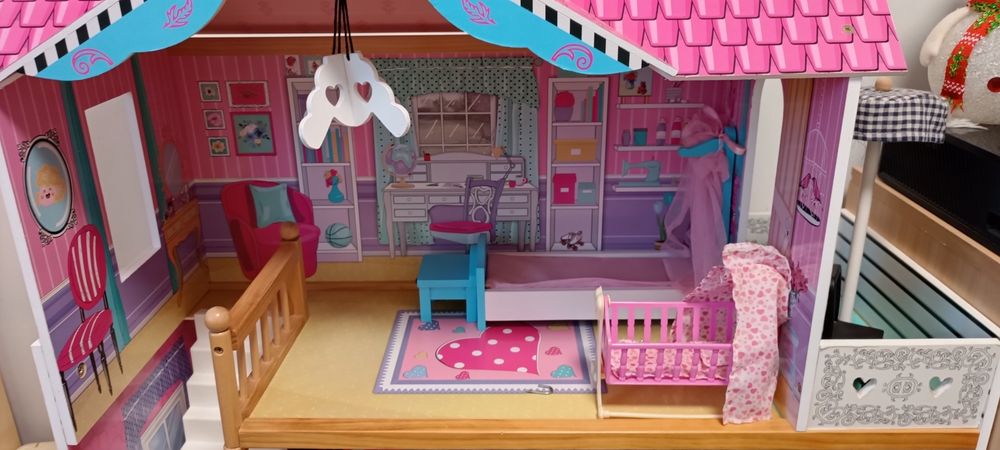 Drewniany domek dla lalek duży 3-piętrowy z windą RICKOKIDS