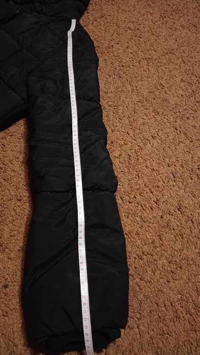 Płaszcz o długości 3/4.