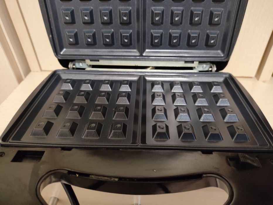 Сендвичница вафельница и гриль