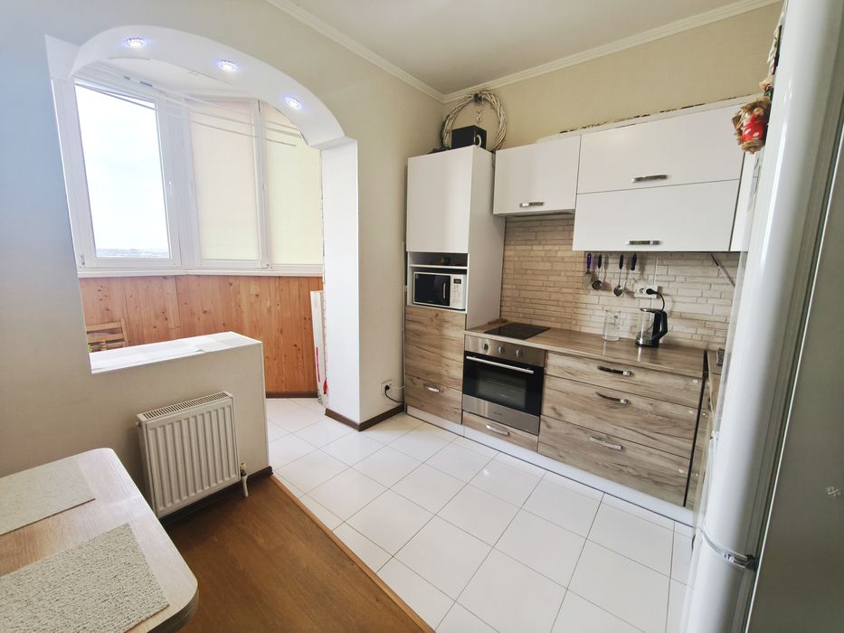 Просторная однокомнатная квартира в новом кирпичном доме.