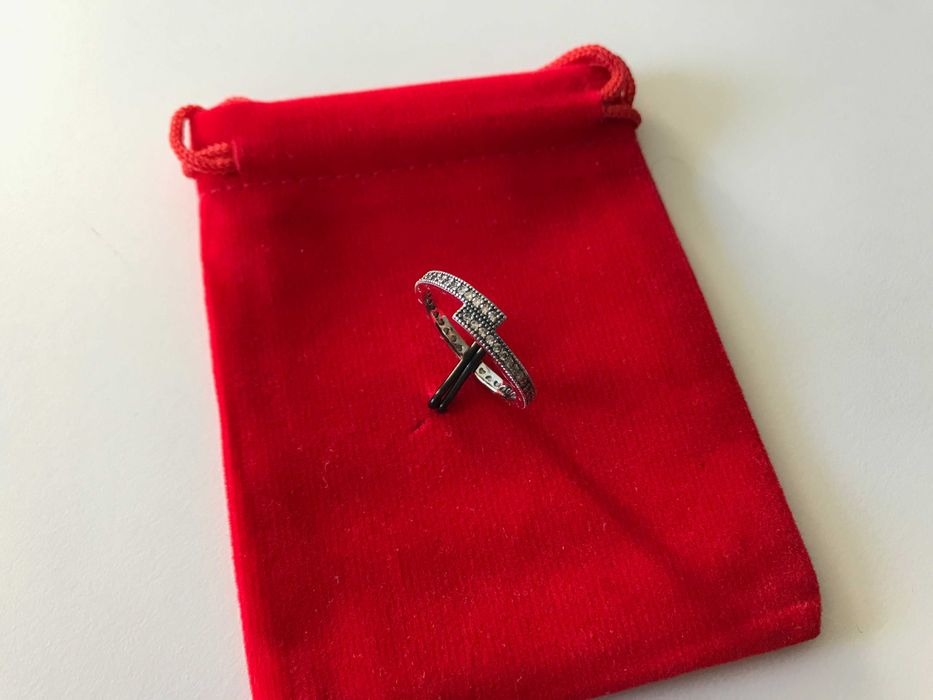 Anel Sparkling Overlapping Pandora em Prata de Lei 925 Novos