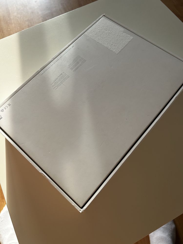 Opakowanie z mackbook m1