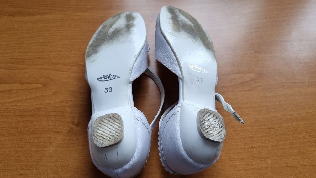 Buty, obuwie, pantofle komunijne skórzane rozm. 33 firmy MIKO