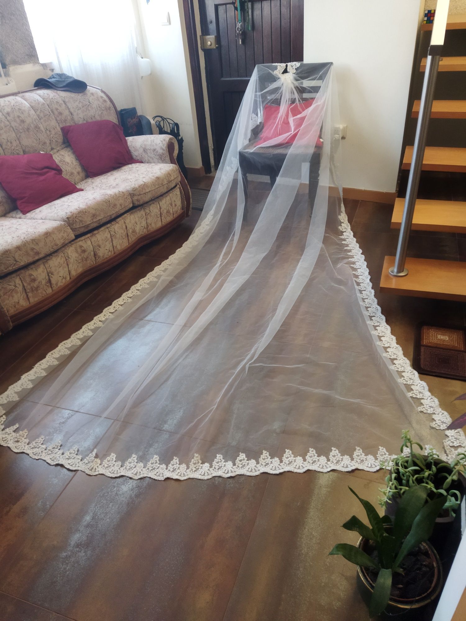 Véu de noiva em tule e renda de organza