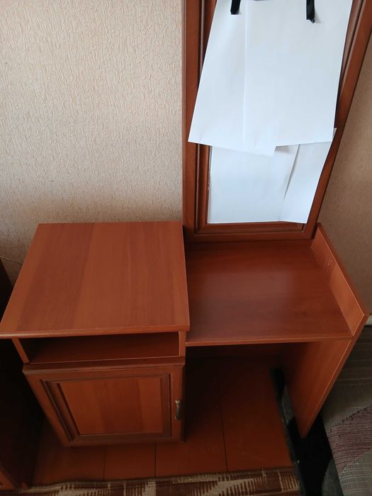 Комод та трюмо з дзеркалом