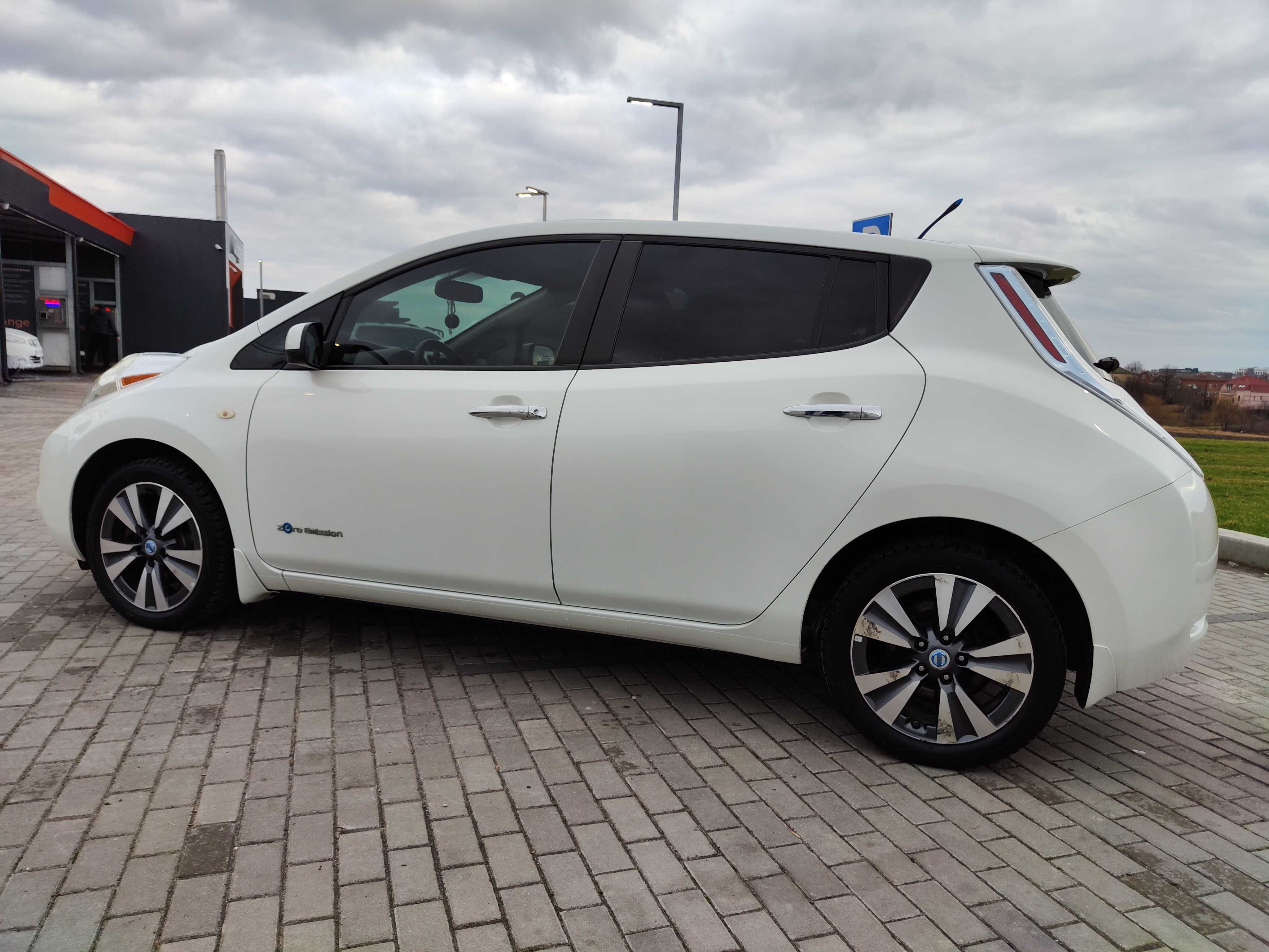 Nissan Leaf SL (Tekna) 2014 I покоління • 24 kWh (107 к.с.)