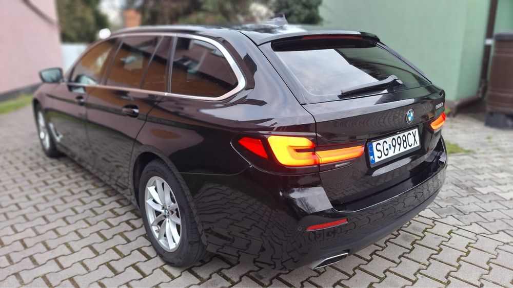 Samochód BMW seria 5 520i rok 2022 kombi