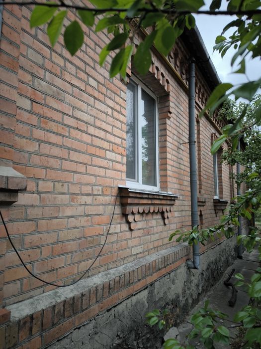 Продаж добротного цегляного  будинку